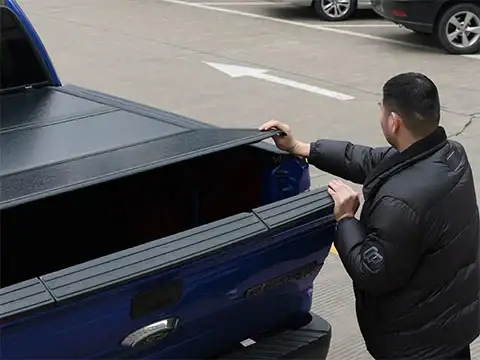 Low Profile Hard Tri-Fold Tonneau Cover for Honda
